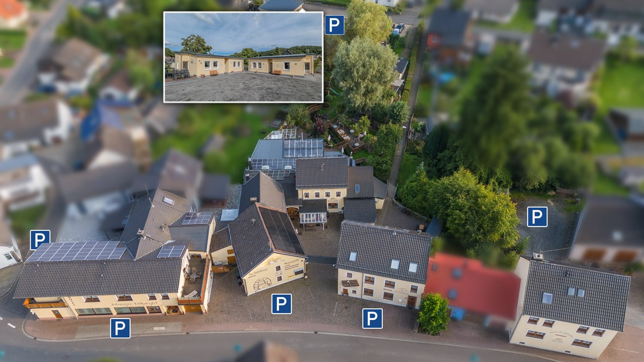 Luftaufnahme des Hotel-Komplexes 'Mausefalle' mit interaktiven Markierungen
